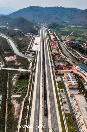 一軌通兩國(guó)，中老鐵路開啟幸福路，配齊物流走天下