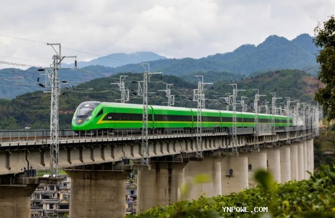 中國援建中老鐵路 開通兩年來成老撾重要客貨運(yùn)鐵路